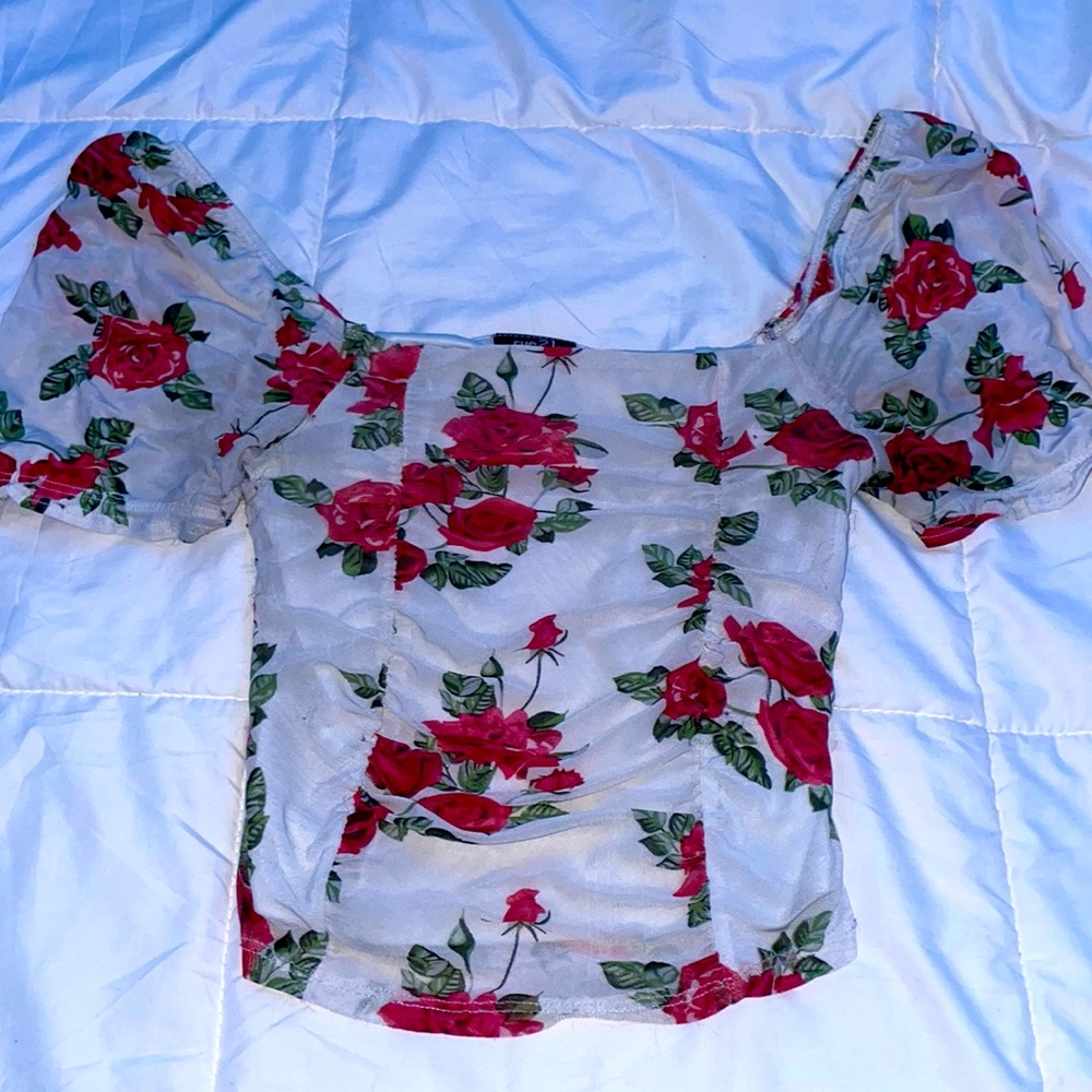 Rue 21 rose crop top tee
